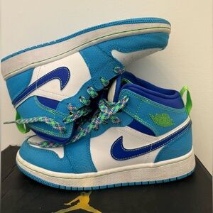 Nike Kids Air Jordan 1 Mid SE “Sprite” Youth Size 4Y